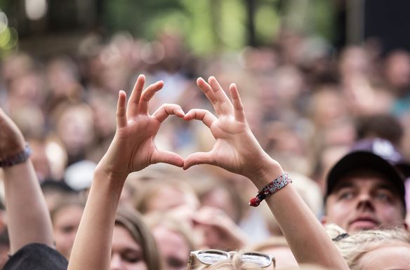 /media/5302/tth_smukfest_under_koncert_boegescenen_loer_burhan_g_2017_jvoi5p7j6n.jpg